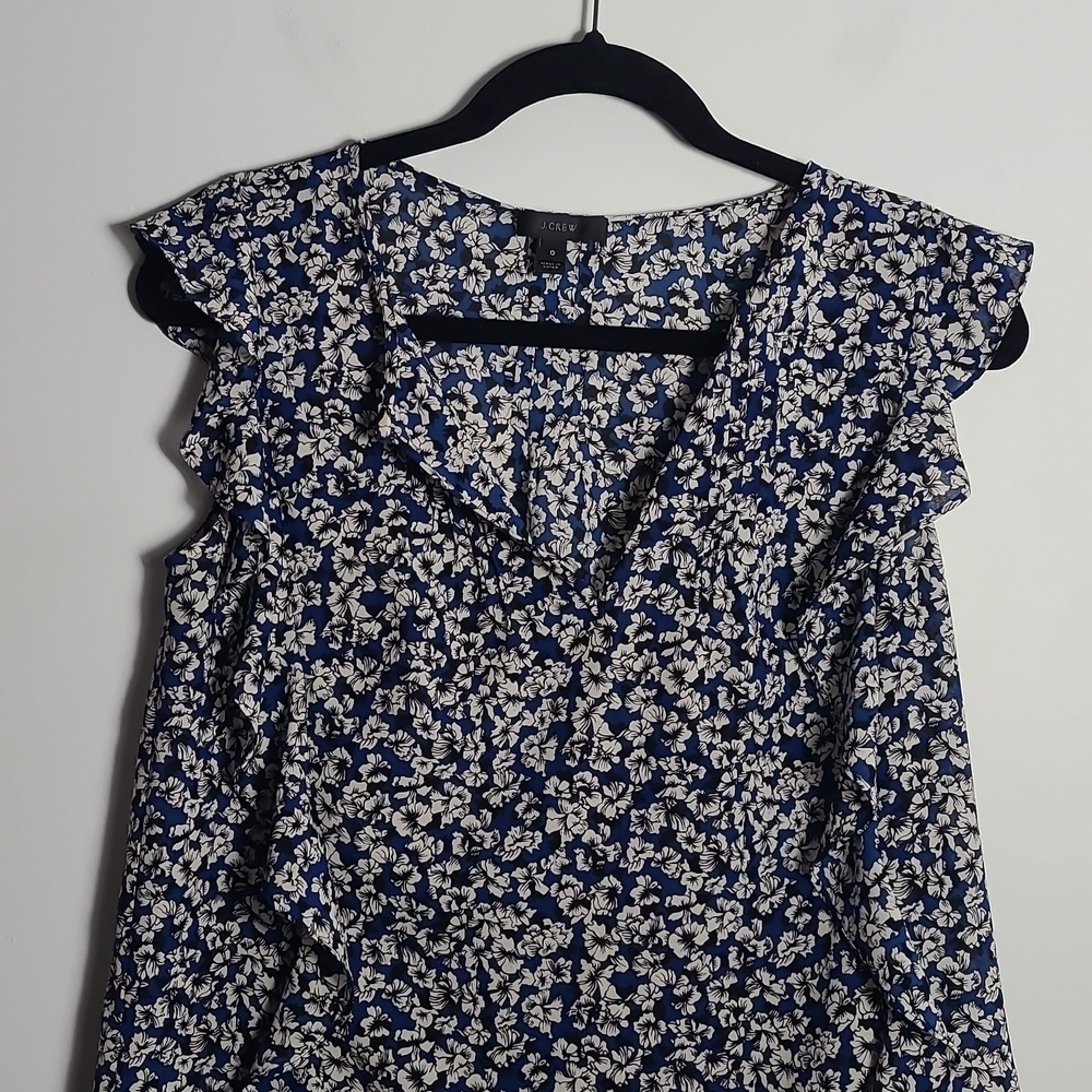 J. CREW Cascade Ruffle Navy and White Floral Blouse With Keyhole Size 0 - Picture 6 of 16